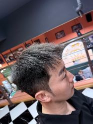 -查尔曼男士理发馆