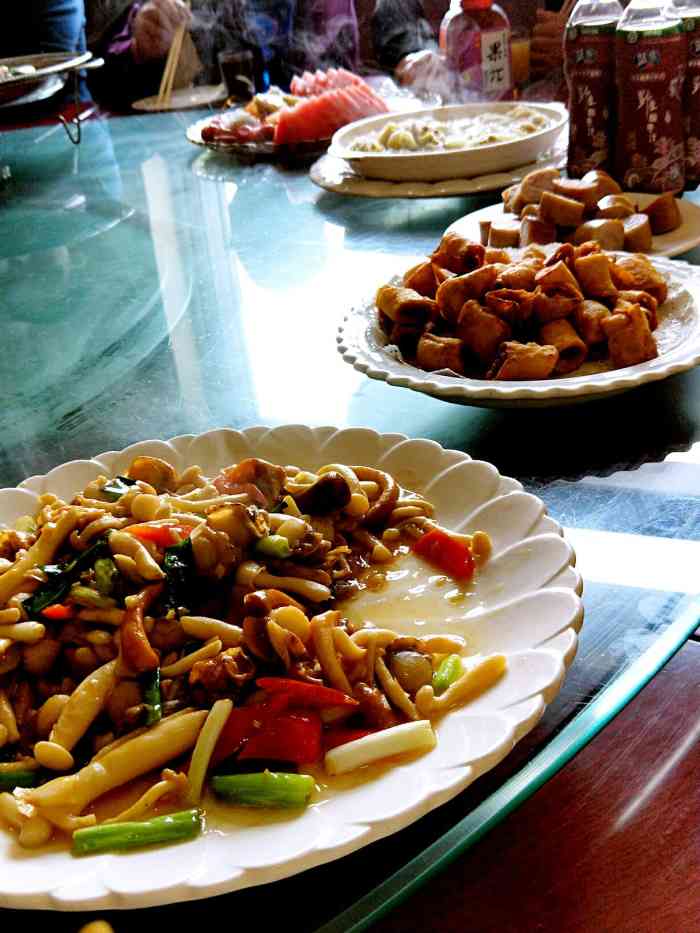 晓齐饭店-"今天我们去抚宁区串门,到中午吃饭我们搜了.