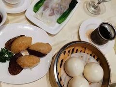 蒸奶黄包-广东胜利宾馆西关粤中餐厅