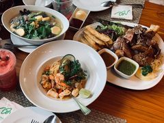 -Chom Cafe and Restaurant