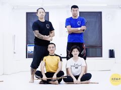 -菠萝格斗巴西柔术训练馆