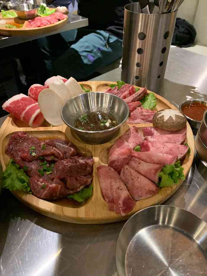 打分 南桥地区很不错的烤肉,肉好,味道好,服务环境都不错.推荐