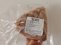 三角芝士蓝莓包-Juicy Bakery(大学路店)