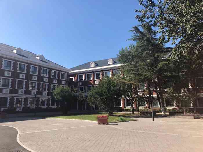 "原来的南开区实验学校,几年前由南开大学教.
