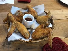 炸鸡翅-Naughty Nuri’s Phuket