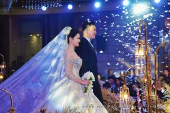 点击看大图 -爱伊人婚纱礼服美妆馆