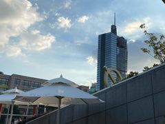 -UNI UNI(环亚凯瑟琳店)