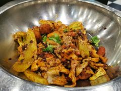 -愉肴麻辣香锅(中山路店)