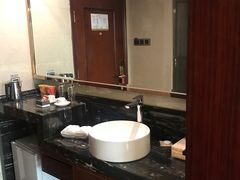 -深圳君逸国际酒店(龙岗横岗塘坑地铁站店)