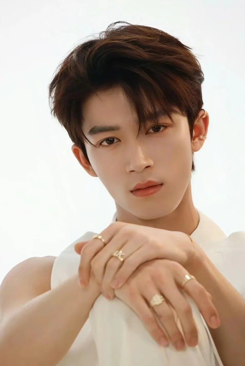 王星越同款三七分发型~
用一款发型拿捏少年感,
让魅力闪耀出来!