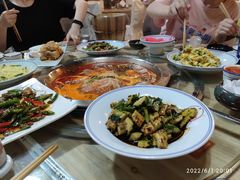 -茅台镇网红溶洞餐厅·茅帮菜馆