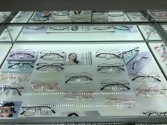 -翰佐蔡司小乐圆·依视路星趣控·暴龙眼镜折扣店