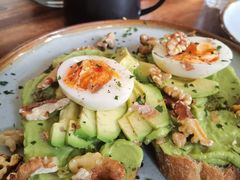 牛油果煮蛋吐司-RAC BAR(安福路店)