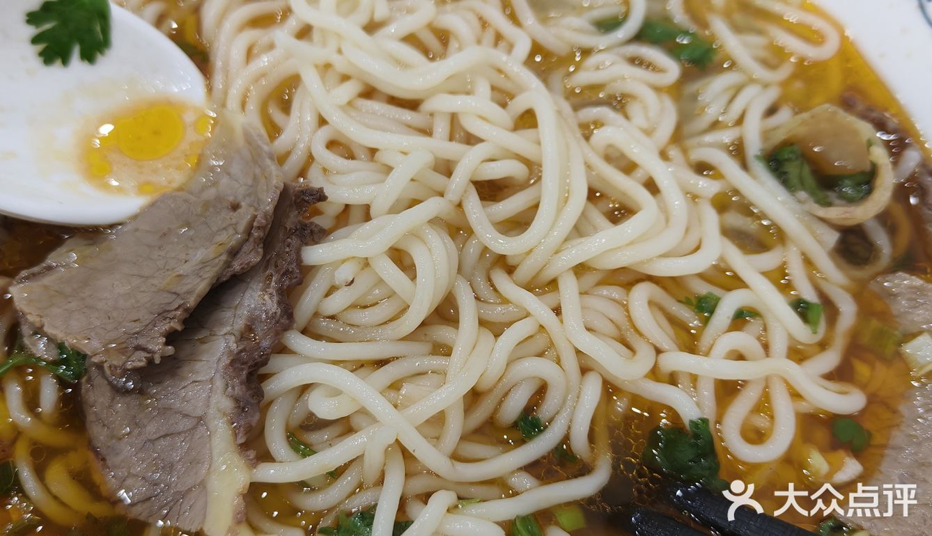 牛肉面热乎乎