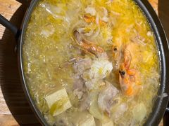 酸菜羊肉海鲜锅-日吉丸·鸟将军炭火融合酒馆(中央大街店)
