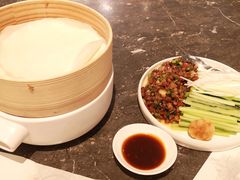 孜然羊肉松配京葱及自制薄饼-港丽餐厅(高德置地店)