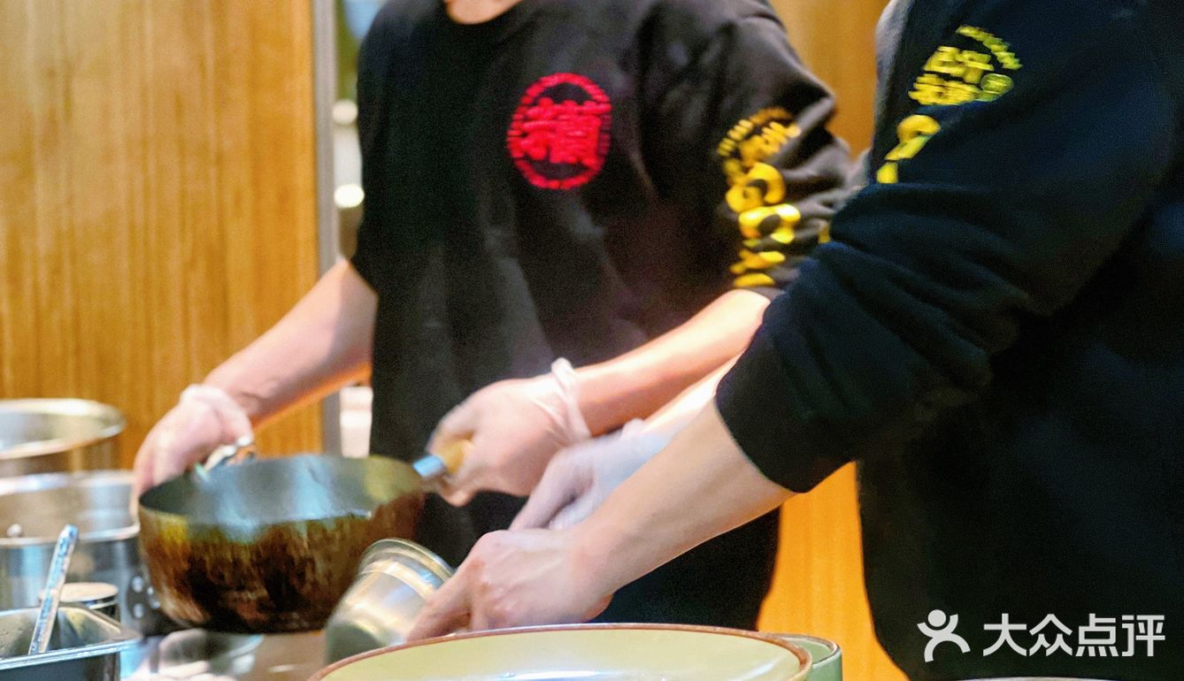 上班的动力就是去肥汁米蘭嗦米线🍜