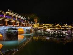 -临江餐馆二楼美食部落