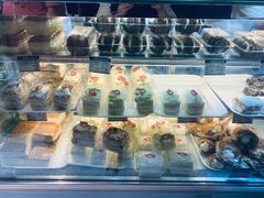 -白玉兰食品甜凤店(合生汇店)