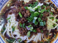 -渝之汇牛肉豌杂面