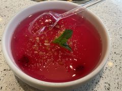 鲜火龙果冰粉-老佛爷铜炉蛙锅(海岸城店)