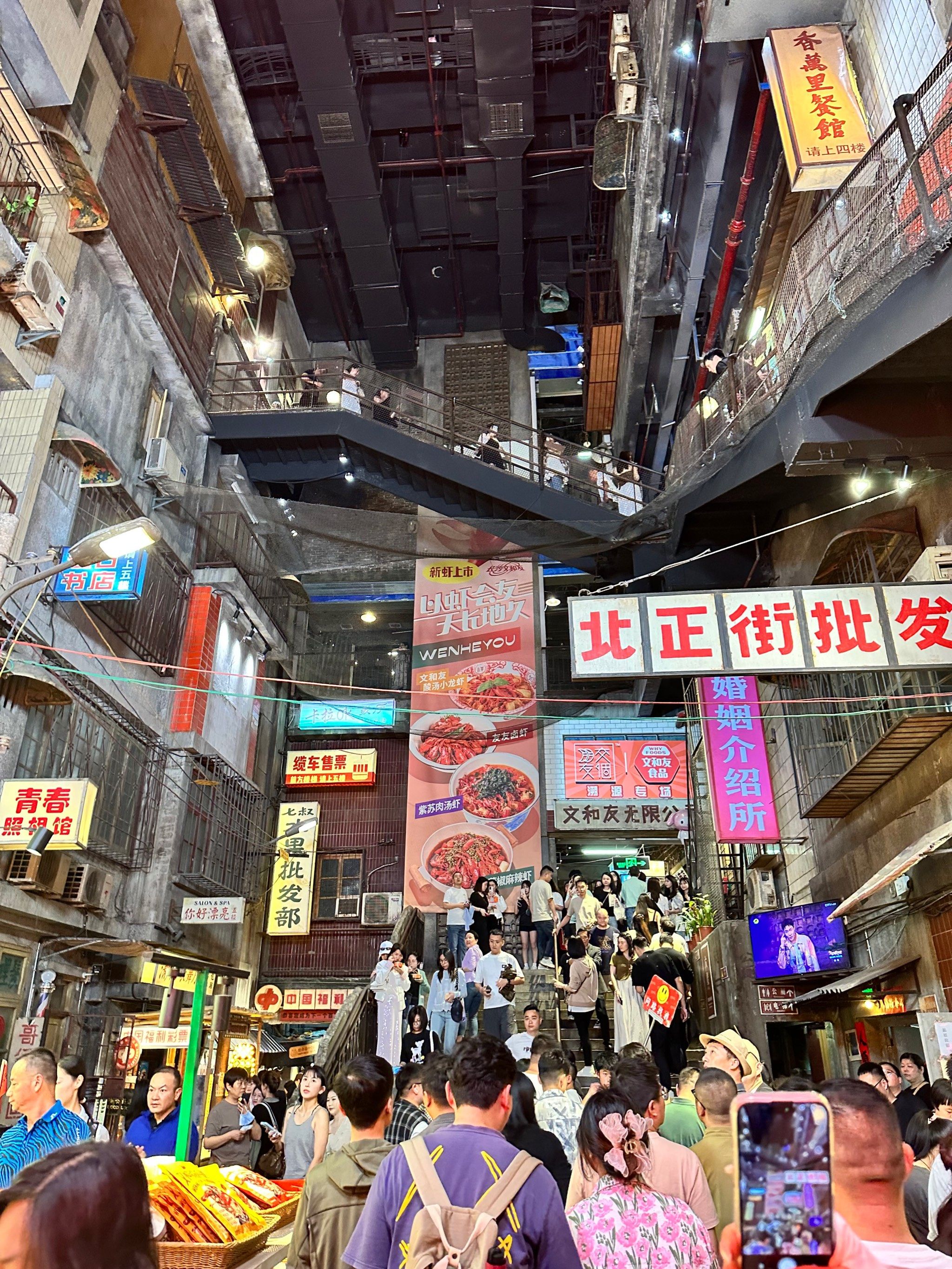 城市集市 #这个地方超适合拍照 #热闹的一条街 #相约古城夜景 #古街