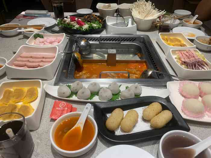 海底捞火锅(泰盛广场店)-"环境的话,说实话并没有说特别的好地方,不.
