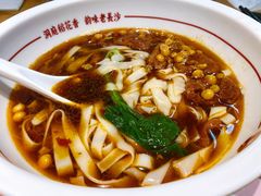 招牌红烧牛肉米粉-呷佬·长沙手工米粉(金沙江路店)