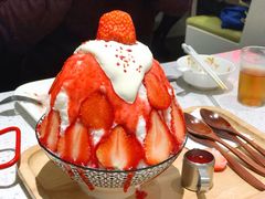 草莓生乳冰-怪物的冰与火(天虹商场中山路店)
