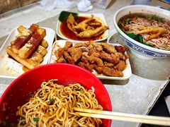 -爆炸头阿姨小四川正宗川味小吃(无任何分店)