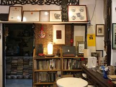 -邊城書店