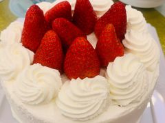 草莓鲜奶蛋糕-红宝石·鲜奶小方·海派西点房(南丹店)