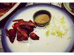 脆皮乳鸽-萬國春·中菜馆(颐和公馆店)