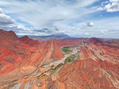 -天山神秘大峡谷