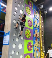 -蹦贝运动中心·蹦床·攀岩·闯关(龙岗店)