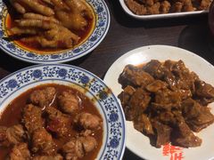 -爆炸头阿姨小四川正宗川味小吃(无任何分店)