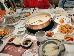 -洪氏嗨捞·广东猪肚鸡·椰子鸡火锅(西咸万象城店)