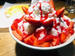 草莓牛奶冰沙-LYFATTI 莱芙缇(赣水路店)