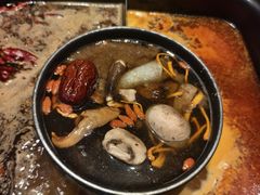 -老牌坊云南鱼豆花火锅(哈西万达店)