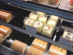 -红宝石·鲜奶小方·海派西点房(金杨店)