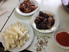 金针菇烤香菇喝鱿鱼-大槐树烤肉馆