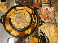 招牌红酸汤涮锅底-小肚皮饮食店