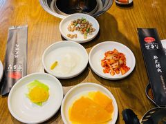 小菜碳生菜无限量-·缸桶屋·韩式牛肋条自助烤肉(西湖D11店)