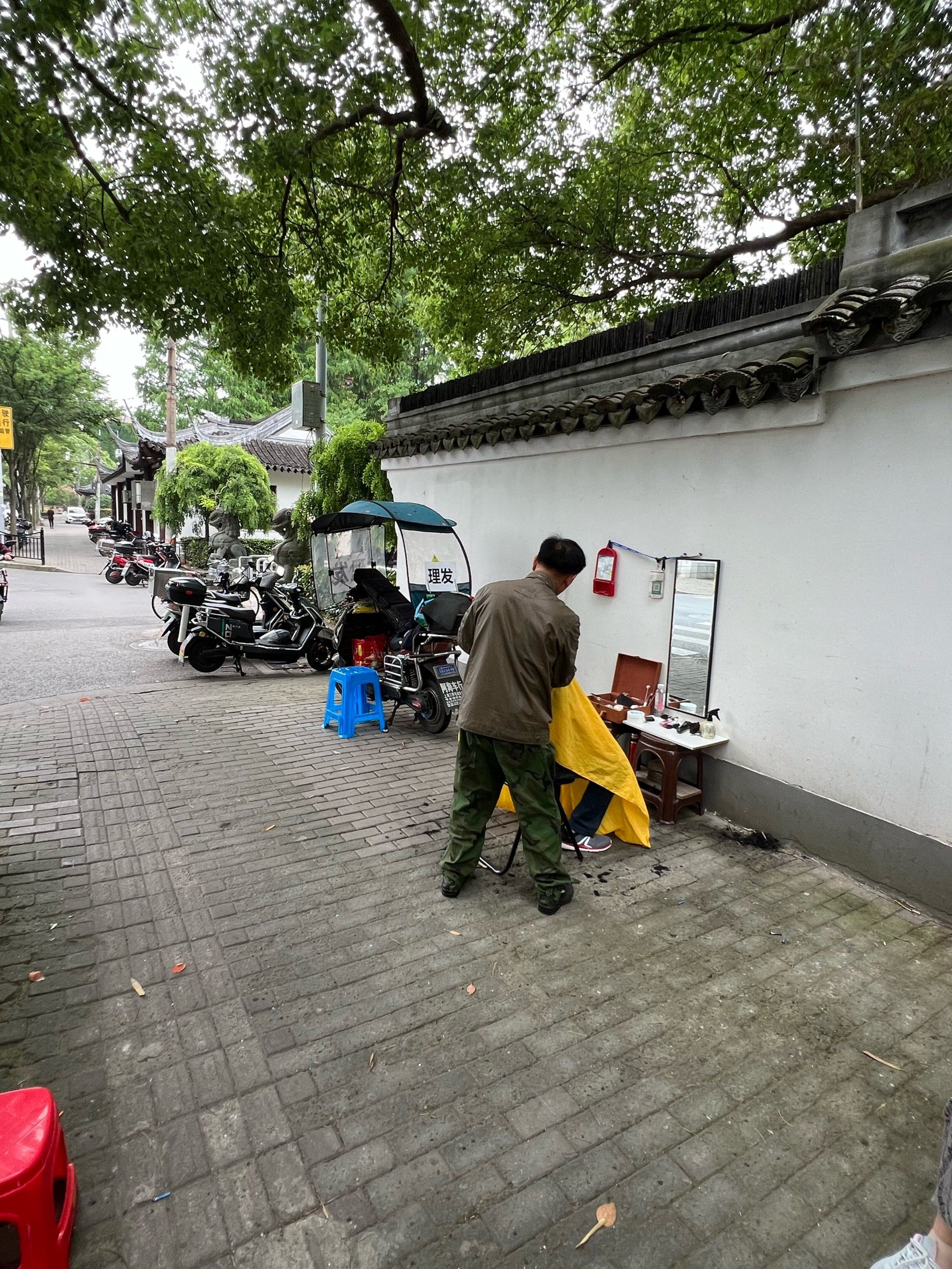 剃头的挑子, 一头热.