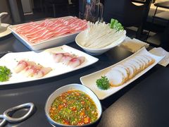 -鲜入唯煮·港式海鲜牛肉火锅(金宝街店)