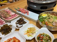 -青瓦餐厅·生鱼片·韩园烤肉(西塔店)