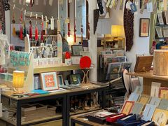 -邊城書店