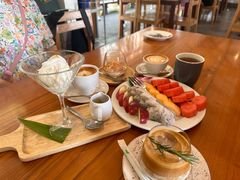 -Chom Cafe and Restaurant