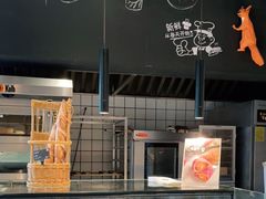 面包甜点陈列柜-YUMI芽米·法式烘焙·咖啡(文化宫店)