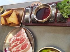 -围炉肉舍•炭烤活鳗•丹东海鲜烤肉(步行街店)